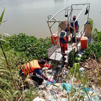 Second Oeoo Seehamster For Support Cleaning Up Acitities In Phn City